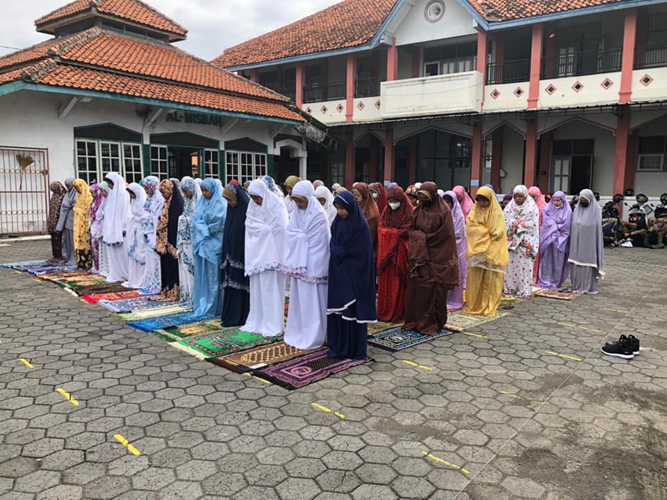 Kegiatan Jum’at pagi Shalat Dhuha berjamaah dan program Bahasa Arab