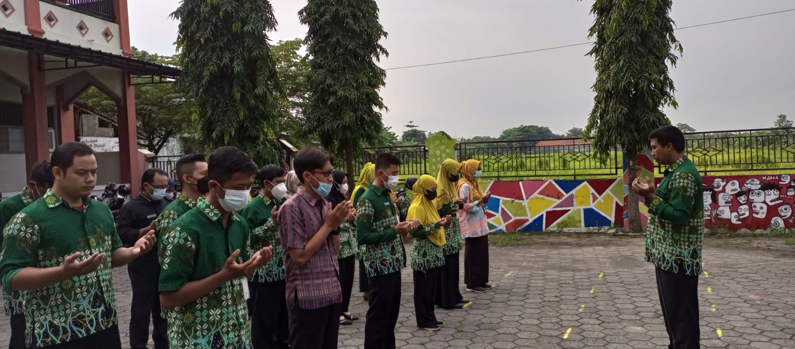 KEGIATAN RUTIN PAGI SMK MUHAMNA